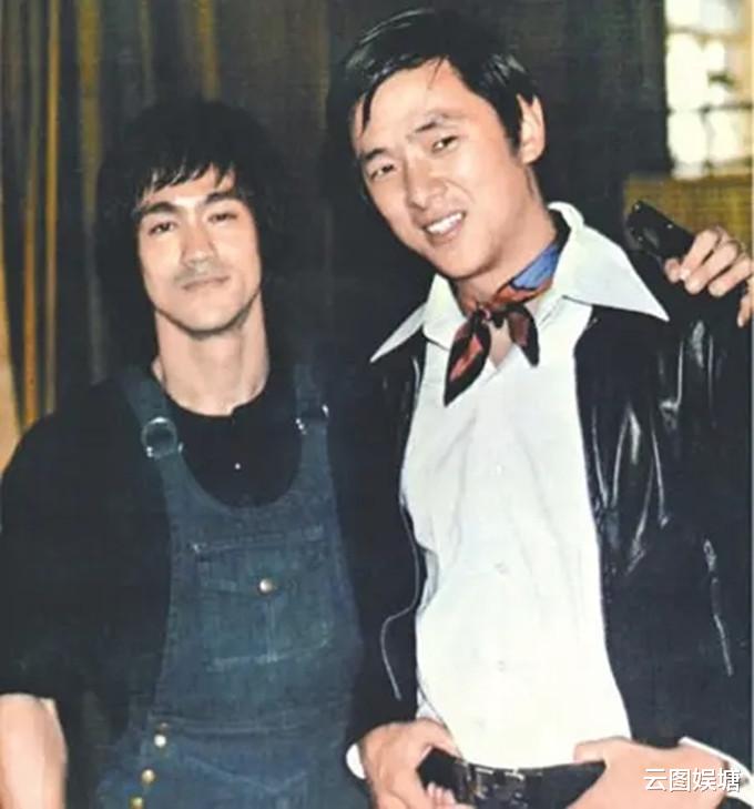 85岁曾江家族聚餐,77岁妻子罕见出镜气质优雅,妹夫王羽未露面