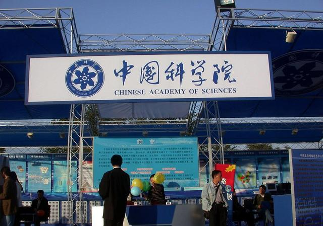 华为|光刻机巨头ASML突然宣布,华为喜从天降,张召忠果然没说错!