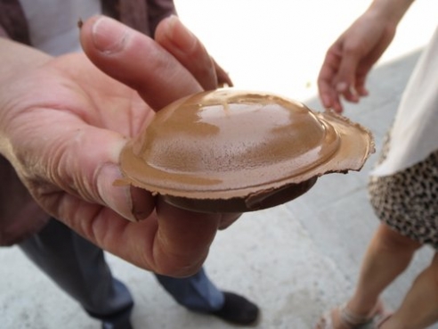 :宜兴紫砂一厂紫砂壶之铁模水平壶盖制作法