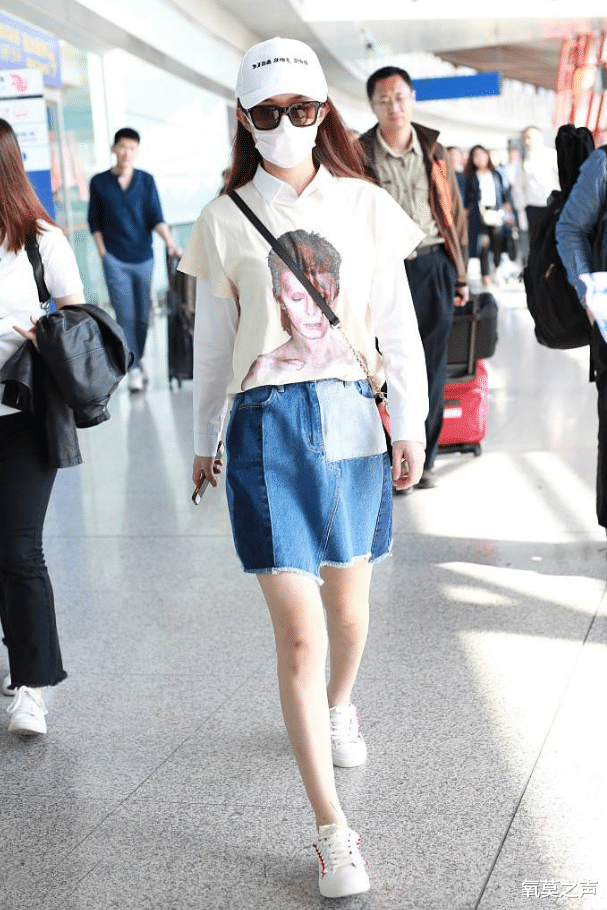 赵丽颖@冯绍峰根本管不住赵丽颖，她为了不撞衫，把4条牛仔裙缝一起