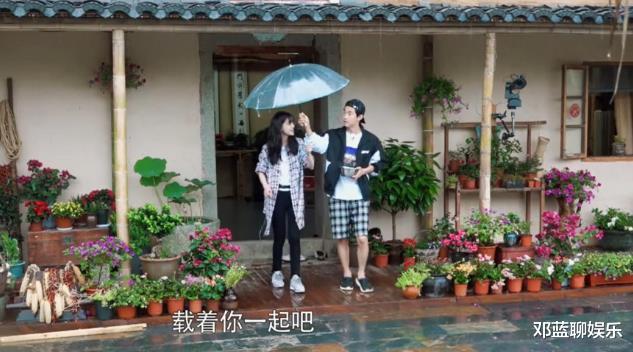 刘宪华|Baby录节目劈柴却被吐槽作秀？看清她裤子上的东西：网友都沉默了！