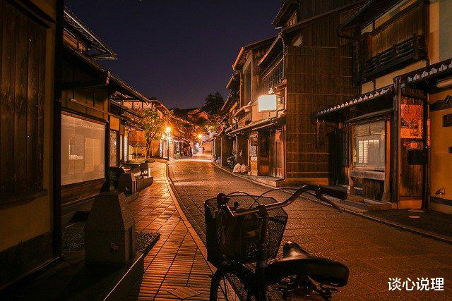 『水瓶座』4月中，桃花如雨，姻缘逆袭，3星座破镜重圆，此生恩爱两不弃