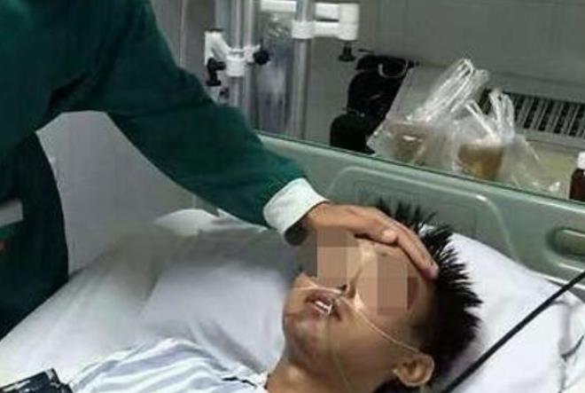 「牛排」30岁男子和43岁“女土豪”结婚，半年后查出肾衰竭，“凶手”是妻子