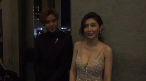 【罗志祥】来看看这位罗志祥旗下的女艺人，出席活动穿这种礼服，也难怪会让人犯错