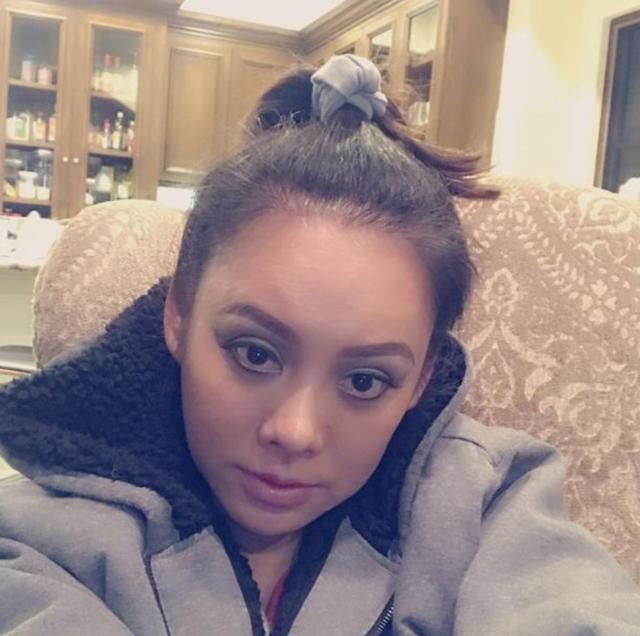 |走进演员宁静的豪宅，装修有种仙气飘飘的感觉，客厅还放着焚香炉