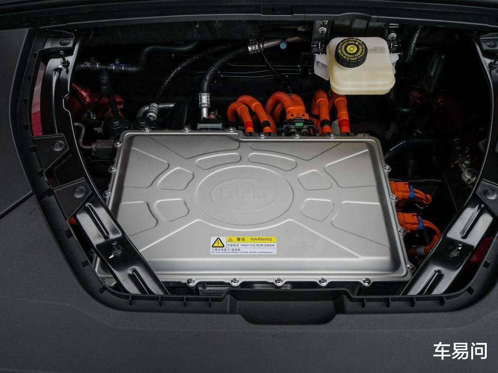 比亚迪|现在比亚迪真有点高攀不起，大灯玩的比奥迪牛，内饰质感直追奔驰