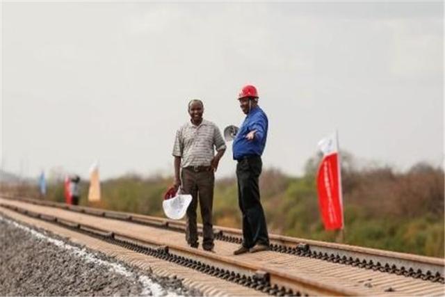 『莫桑比克』小国抄家底向中国捐赠4万，被西方嘲笑，如今中方回报令各国眼红