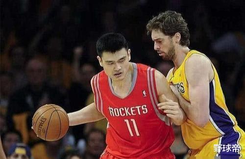 『保罗·加索尔』姚明被大加索尔打爆？对比两人26次交手！球迷：人比人，气死人！