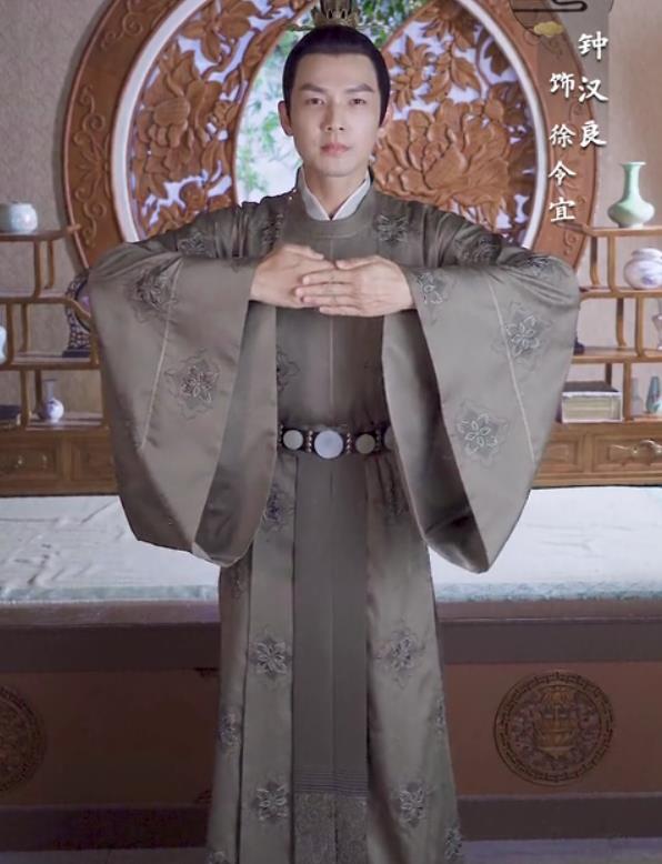 易虎臣|《锦心似玉》女主演们请安：谭松韵可爱，何泓姗灵动，我却被颖儿惊艳了