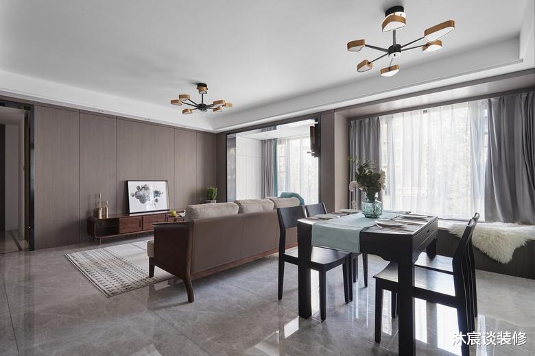 |越来越多人喜欢横厅，看完她家，发现不是一般的大气，简约又高级