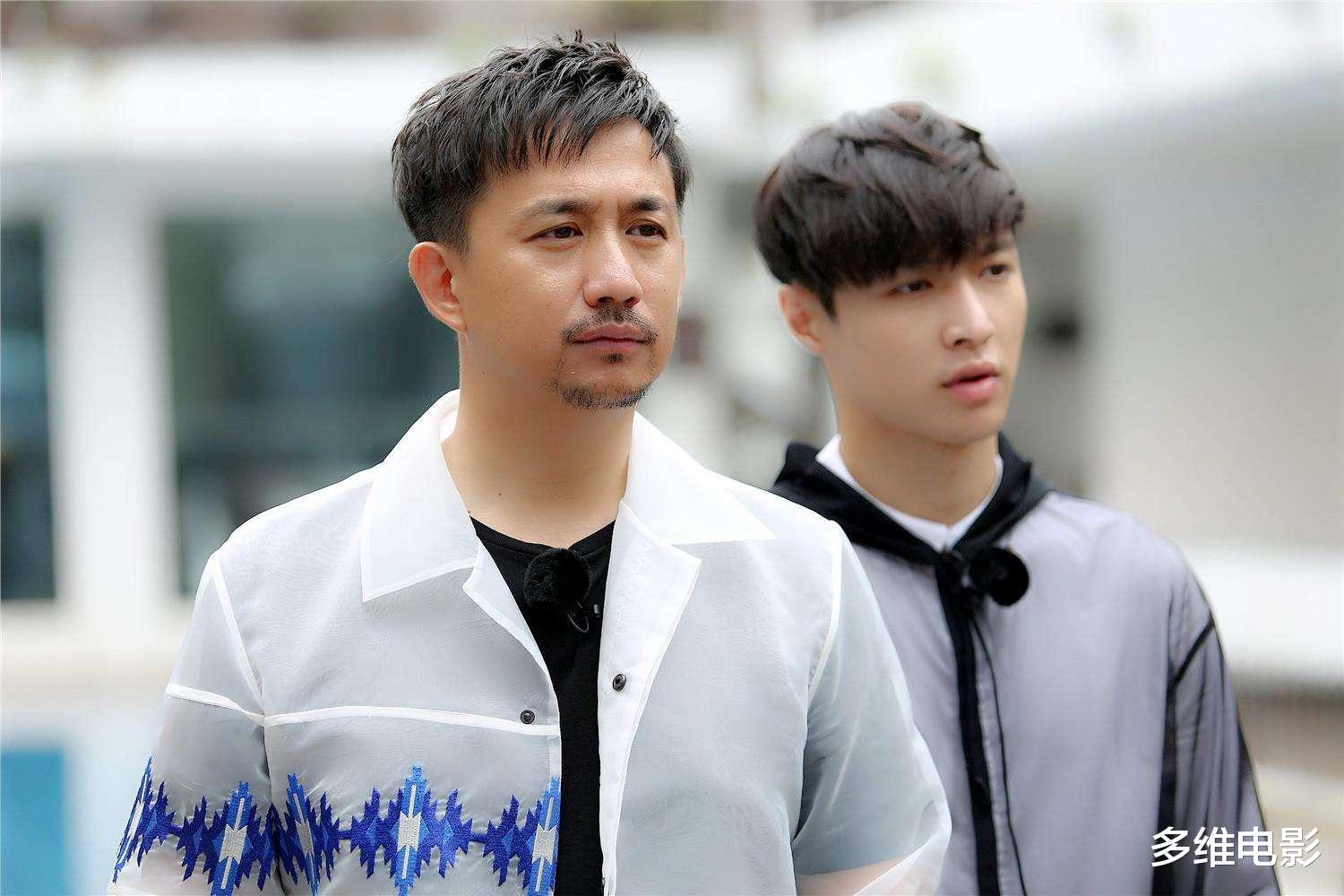 『黄磊』《极限挑战6》嘉宾签合约，看到第三条，网友：难怪黄磊不来了