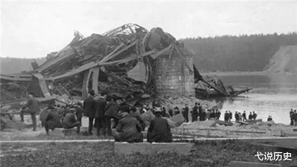 弋说历史|跨河大桥剪彩前坍塌，75人被夺去生命，19000吨钢筋砸向地面