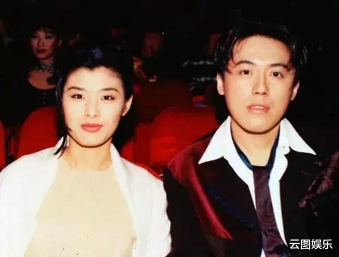 张宇|张宇与妻子十一郎为爱子庆生，22岁儿子罕露面，比老爸高大帅气