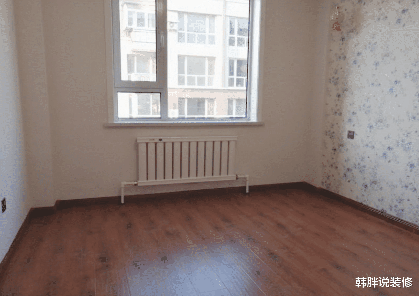 「」100㎡两室两厅新房,阳台故意抬高20公分,比多一个房间还实用