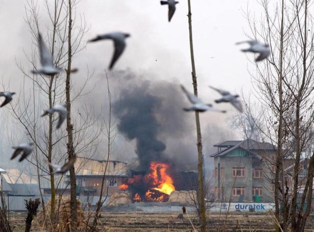 印度■不战而胜？数千士兵包围印度哨所，30枚导弹瞄准后：印军同意撤兵