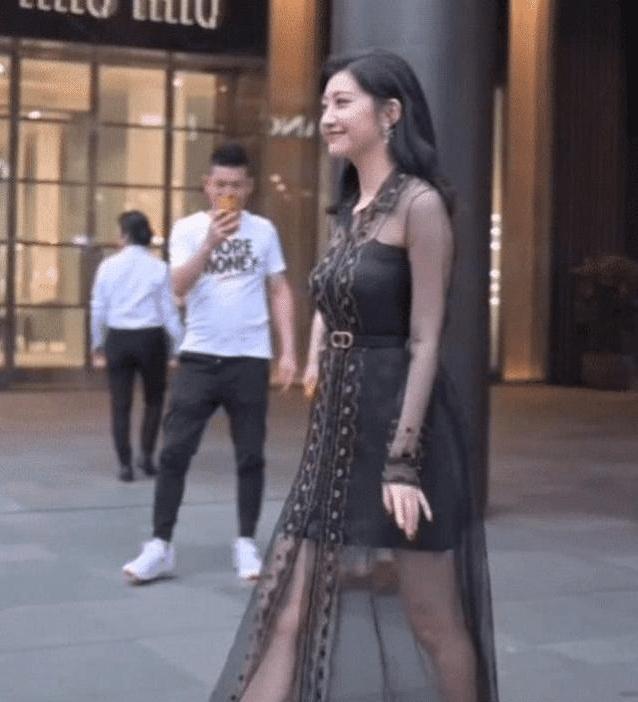 景甜|有种“土肥圆”叫景甜,路人镜头下暴露真实身材,真是肥中带美