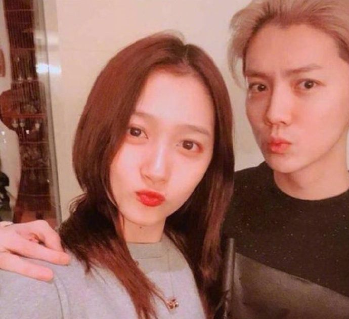 「关晓彤」王牌对王牌剧组给关晓彤衣服盖腿，谁注意沈腾说了什么