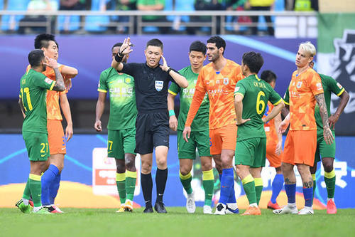 马宁|由马宁在上海德比中的察见渊鱼说他在京鲁之战VAR端明显异常的不可思议