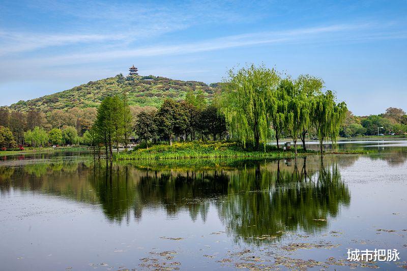 江苏首个收入破两万美金的城市，何以房价常年处于长三角洼地状态