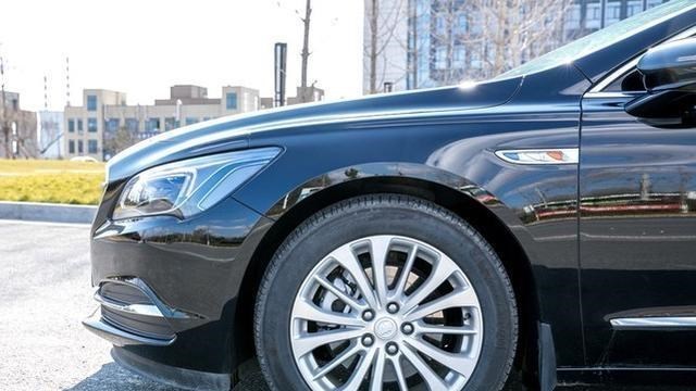 君越：跌4万后红了，销量暴涨7倍，长5米比奥迪A6L气派，懂它的不屑迈腾