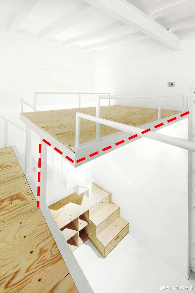 表哥34平公寓层高4.6米不浪费，直接客厅搭板当床！老师傅看了都佩服