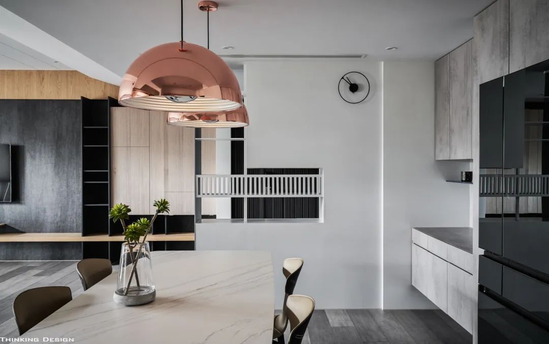 ##简单设计最大气!101平极简风,水泥灰+木质,做出时尚高端感