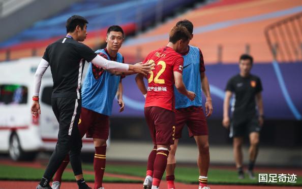 中超|人民日报痛批2中超球员!直言其行为严重影响了联赛质量
