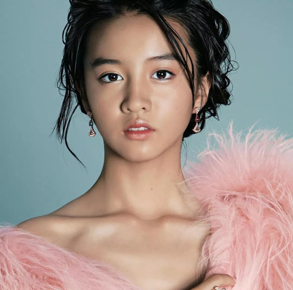 [木村光希]木村拓哉俩女儿合影，木村光希惨输姐姐，网友：笑与不笑判若两人