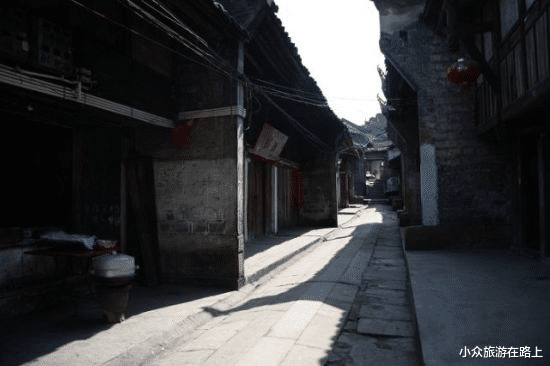 四川省|四川“原生态”古镇走红，“以佛为名”不收门票，距成都2h车程