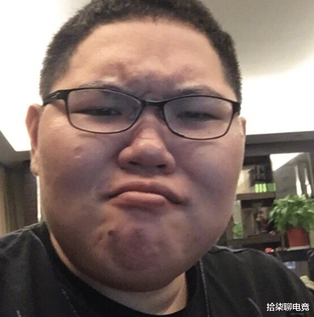 pdd:斗鱼全面封禁UZI,PDD无奈改房间名字,网友:乌兹真就不行呗!