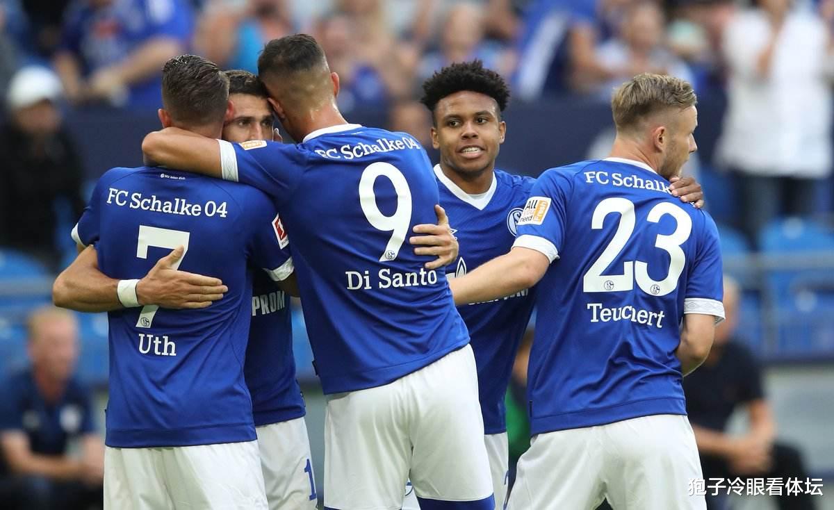 沙尔克04■被病毒击垮！百年豪门巨亏1.7亿濒临破产 去年还是欧冠16强