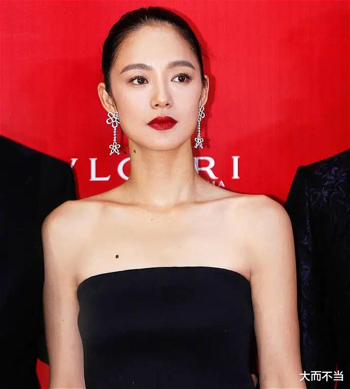 『姜文』17年前姜文携周韵大闹片场致电影停拍，两年后导演竟被活活累死！