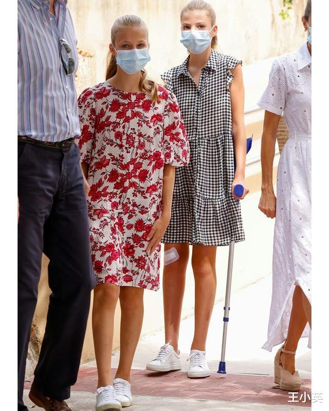 高马尾|西班牙姐妹花再亮相，齐扎高马尾利落精神，莱后素雅白裙显高级