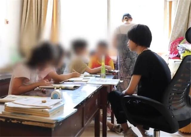 大学|神童女孩10岁上大学,如今13岁当老师:被加速的人生过得怎样?