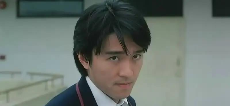 「成龙」花了一个亿、运回十吨沙子，最后成龙这部电影还是输给了周星驰