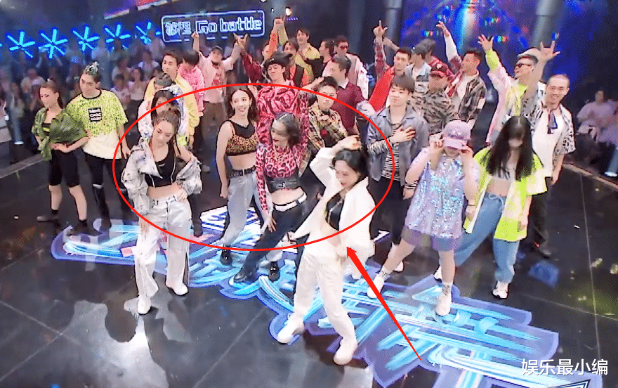 姐姐|同是穿低腰裤跳街舞，金晨与姐姐团同框出镜，这腿长差距认真的？