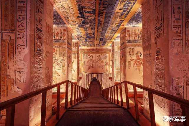 彭罗斯阶梯|埃及法老旁边躺着一把3300年“神剑”，拔出剑身后，考古队看懵了