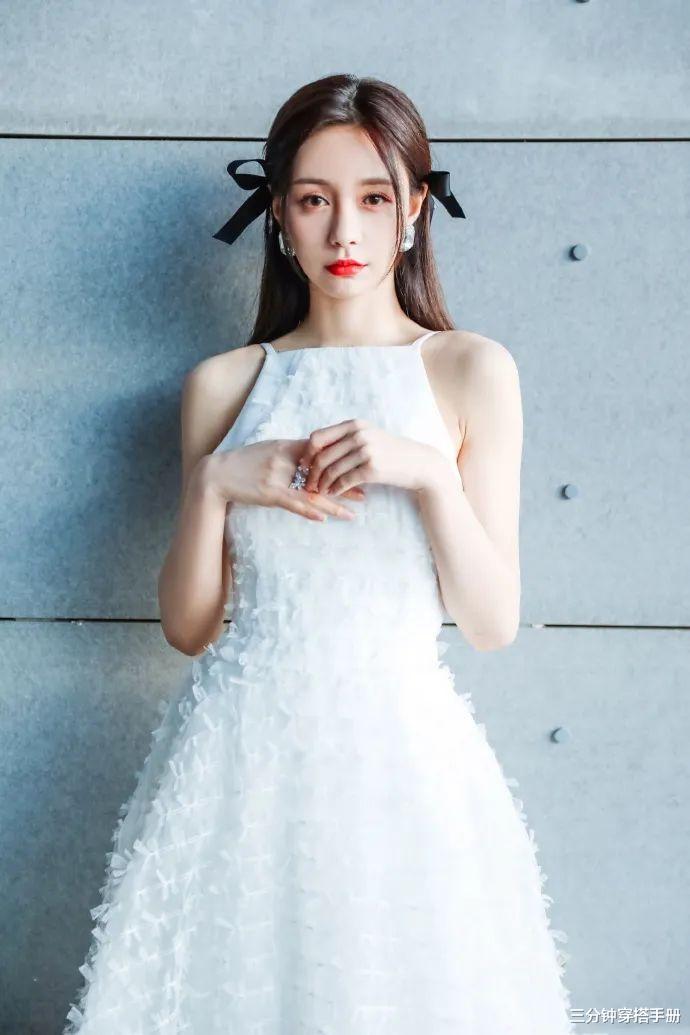 [刘海]沈梦辰终于掀起刘海了！本以为高额头会很抢眼，没想到更像芭比了