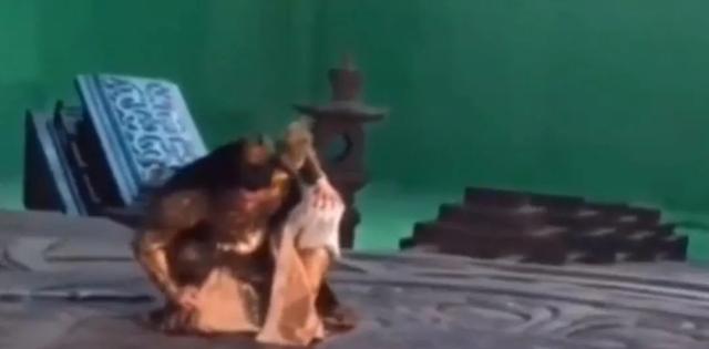 成毅|《琉璃》这些名场面竟是无实物表演，女主下班后男主独自对空气演