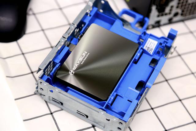 机箱|又一次小机箱的装机，这次来聊聊存储如何选