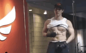 王力宏|44岁王力宏半裸出镜大秀身材，一周健身六次，肌肉碾压90%私教