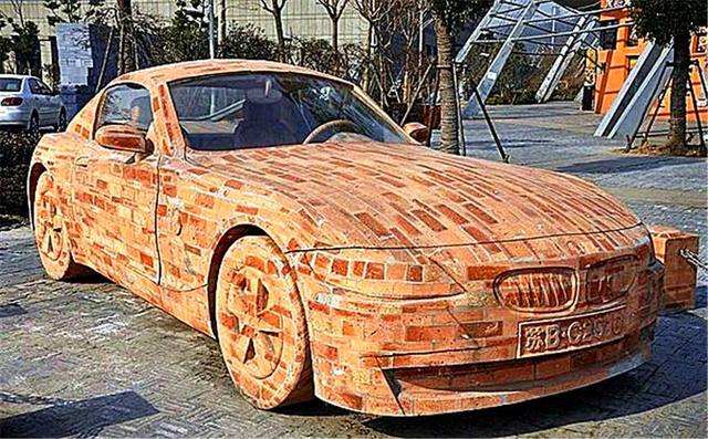 本田■农民工用砖头砌宝马,土豪看后高价求购:我拿真车换