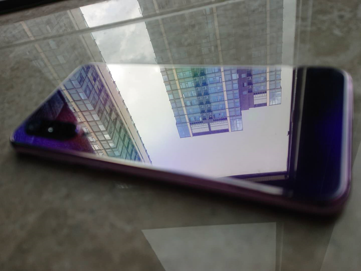 小米科技|玩转中端小屏旗舰,小米9SE有颜又轻薄,既牺牲了强大的续航