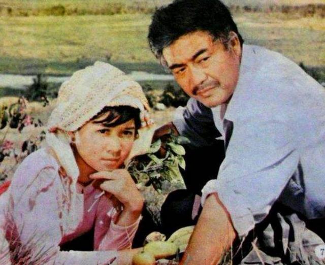 蔡明|小品女王蔡明：被质疑整容上瘾，如今重病缠身和春晚道别惹人泪目