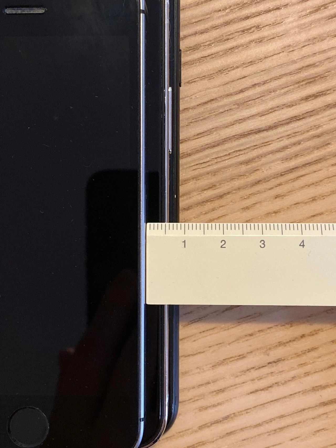 『iphone12』iPhone12全新 5.4 英寸版本到底有多小？实机对比来了
