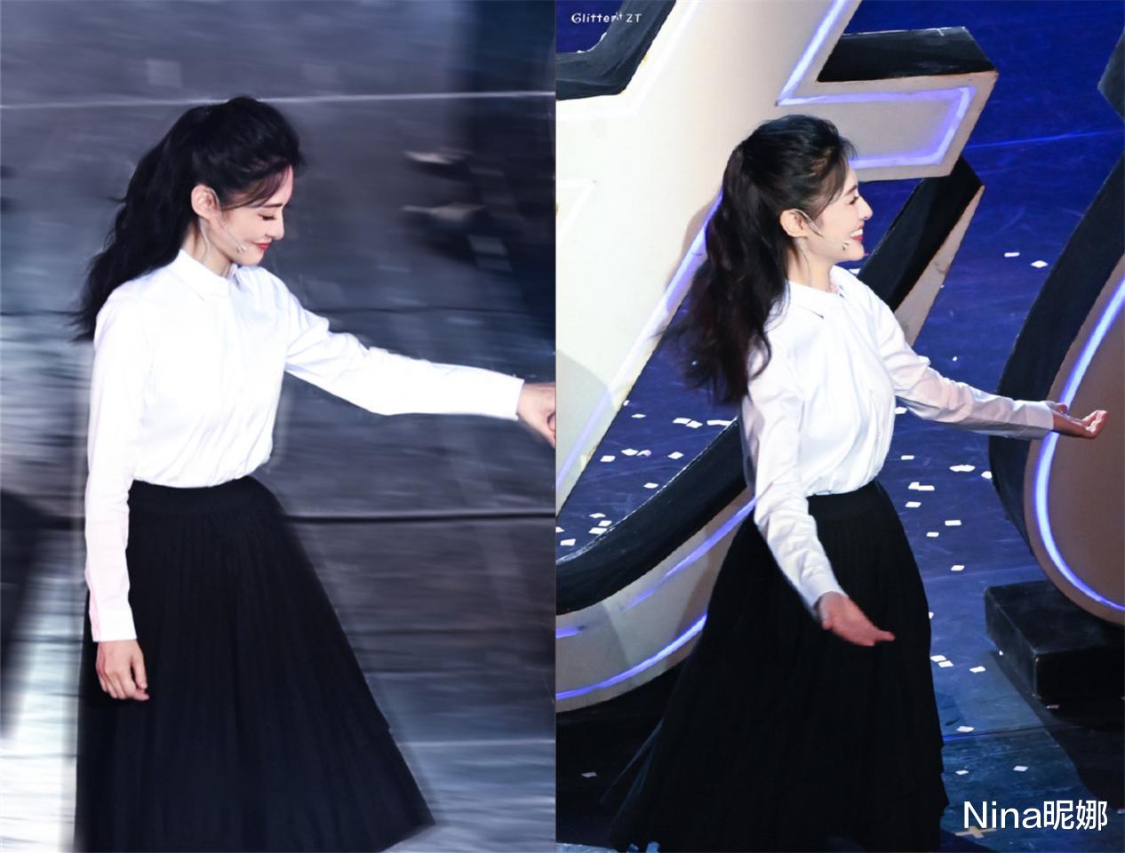 周涛|52岁周涛离开央视罕见演话剧,大把年纪穿半身裙扎马尾,女生看心酸