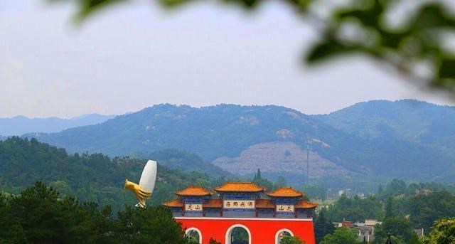 灵山|河南信阳罗山县的一个大镇，是全国重点镇，因旅游景区而改名