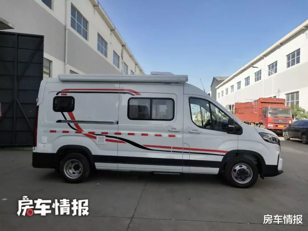 房车|不到30万就能买V90房车!2.0T+6AT水电配置够大,有电动床能睡4口