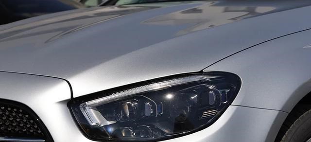 奔驰E级|奔驰E300L什么人群开?新款奔驰E级立标好还是大标好