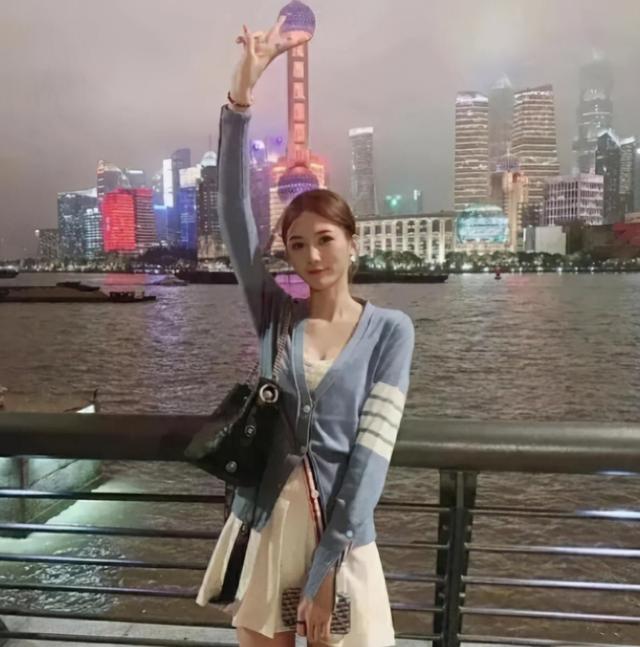 魔兽世界|“野外钓鱼时忽然飞手上的，通体绿油油的这是什么？”哈哈